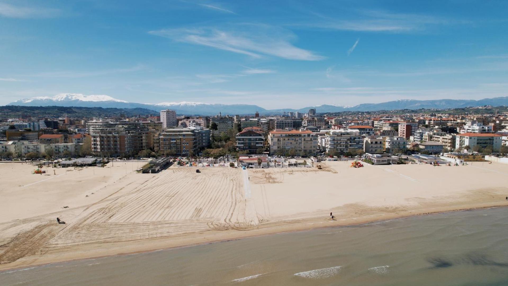 Augusto Al Mare Hotel Пескара Екстериор снимка